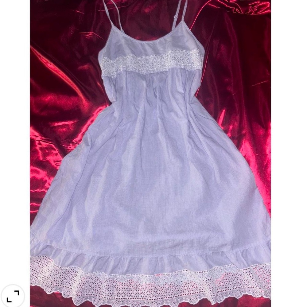 Light Purple Sleeveless Dress with Lace Trim